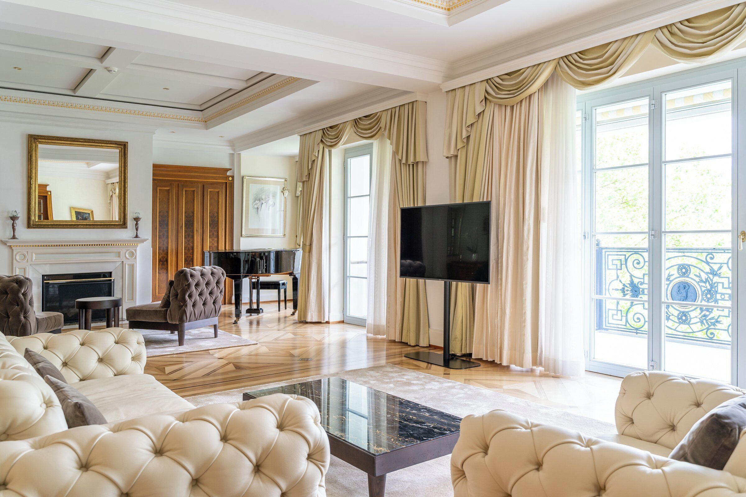 royal suite | living room | flat-screen tv, dvd player, ping pong, toys