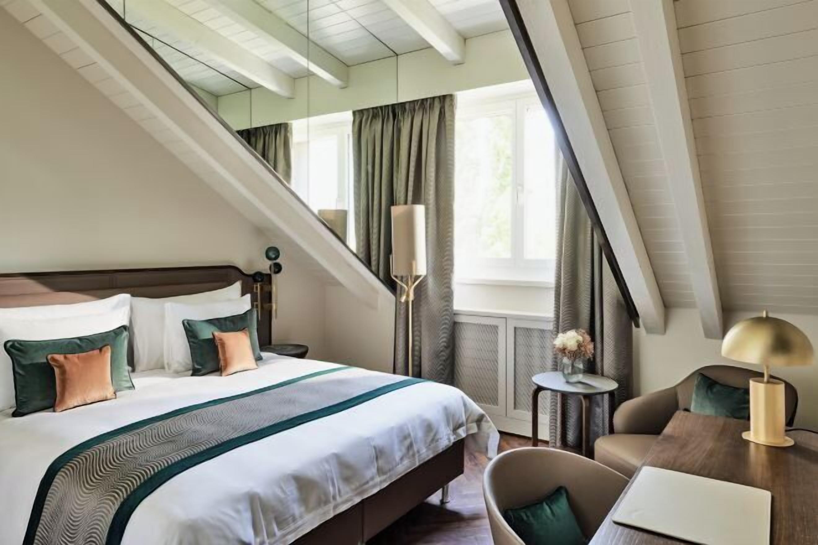 Premium bedding, minibar, in-room safe, desk