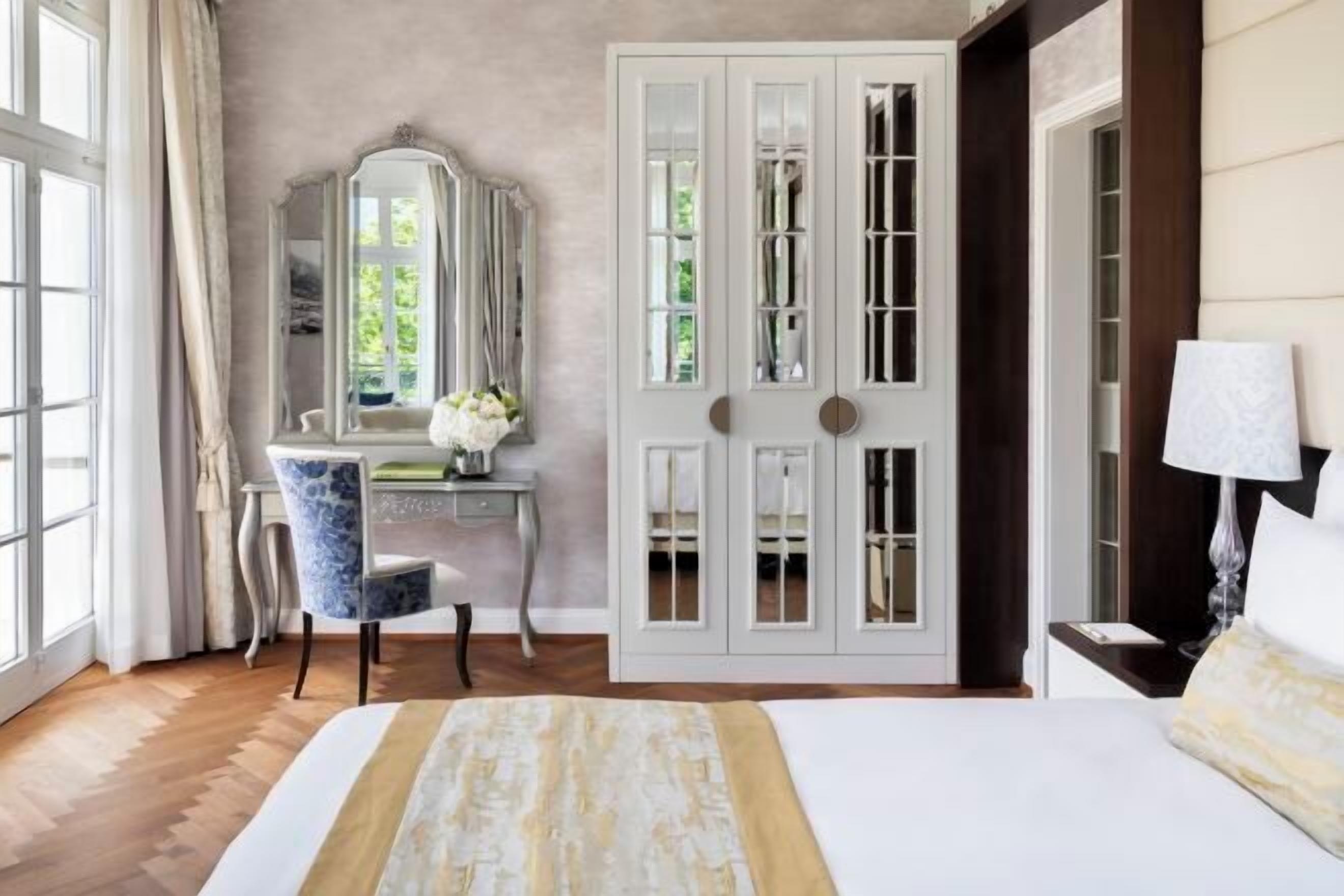 Premium bedding, minibar, in-room safe, desk