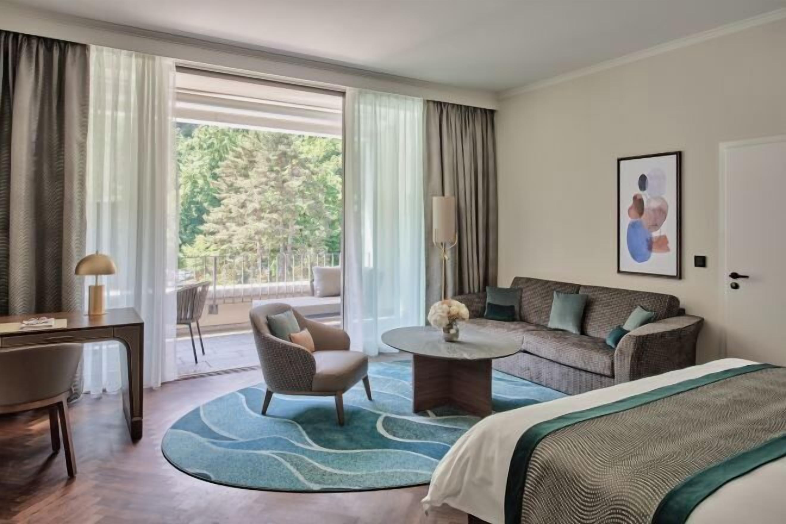 Premium bedding, minibar, in-room safe, desk