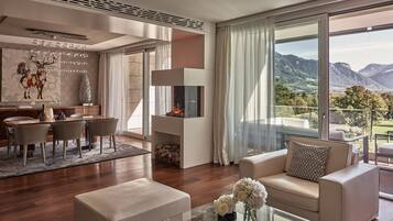 Flachbildfernseher, DVD-Player, Tischtennisplatte, Kinderspielzeug