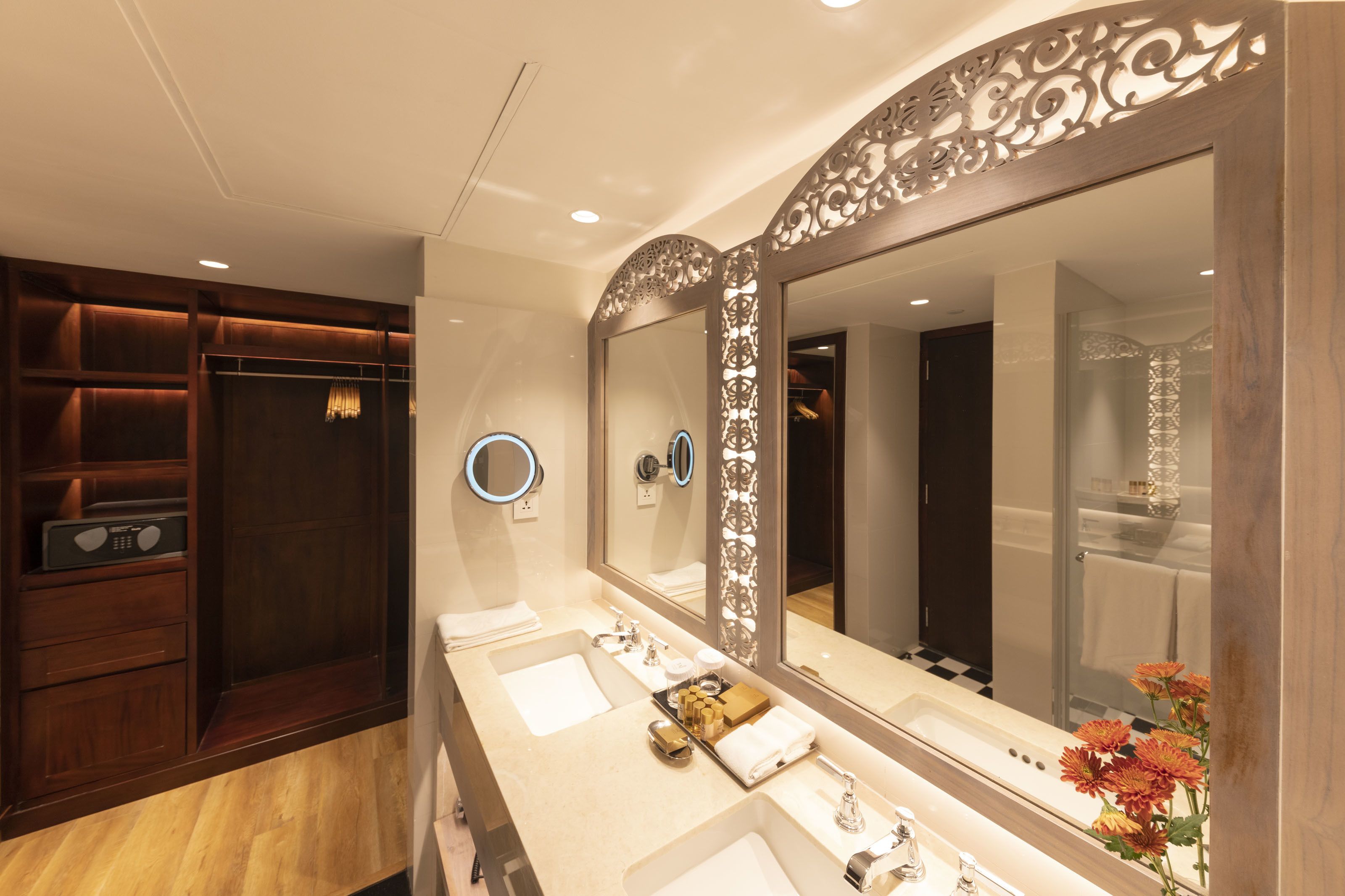 executive suite, 1 king bed, ocean view (king bed) | bathroom | eco-friendly toiletries, bathrobes, slippers, bidet