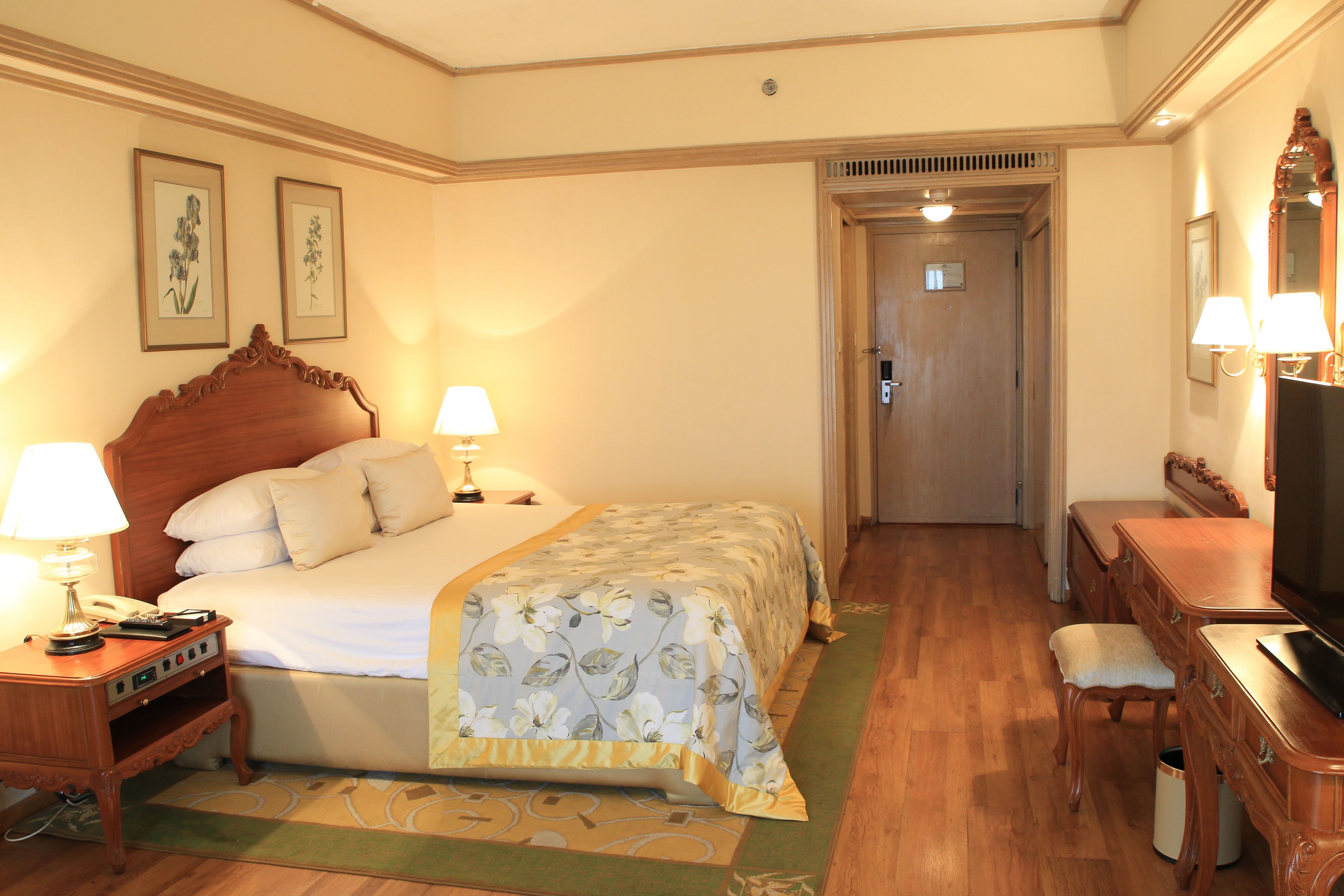 Luxury Suite, 1 King Bed, Ocean View (King Bed)