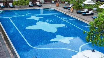 Outdoor pool, pool umbrellas, sun loungers