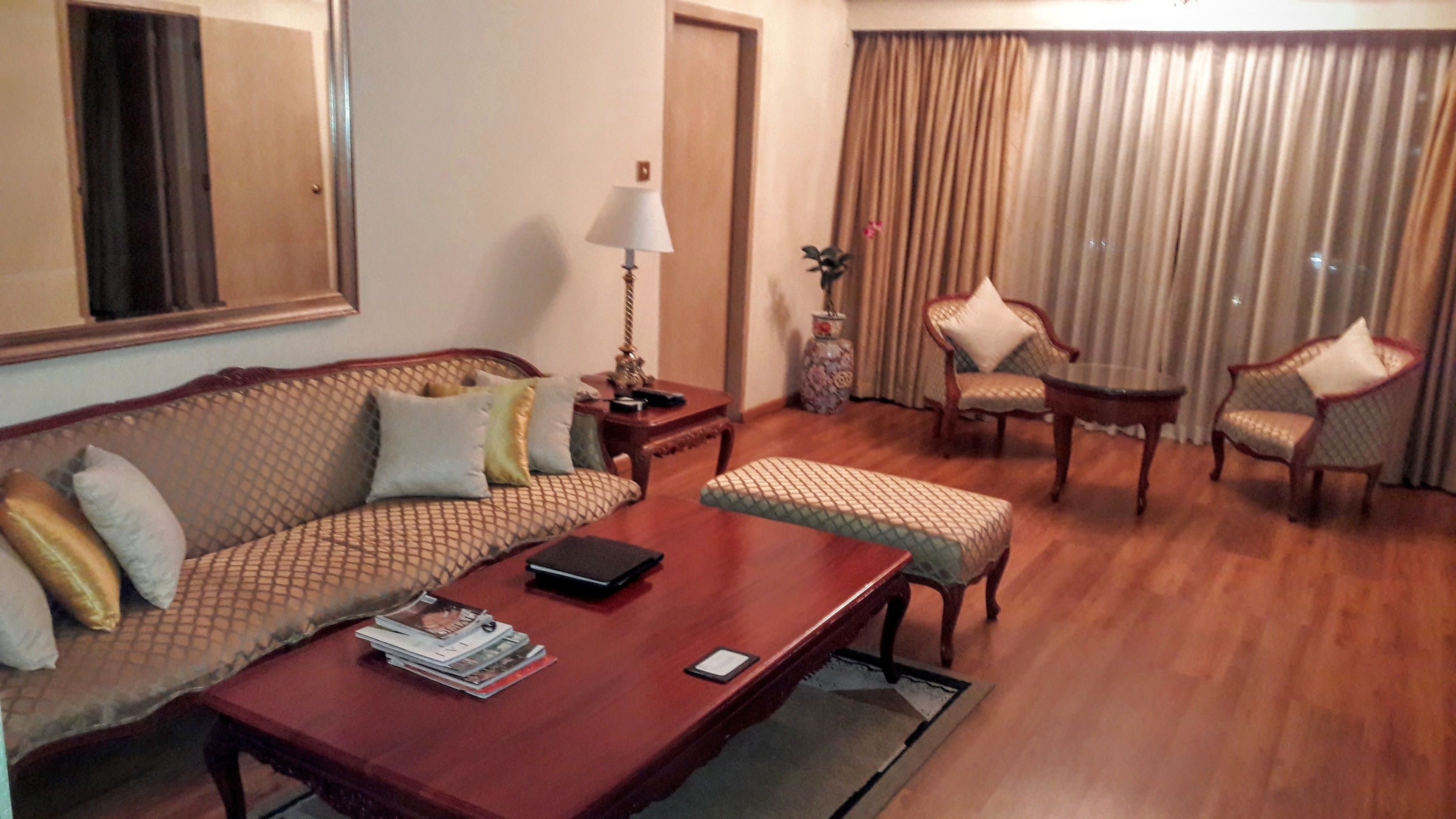 luxury suite, 1 king bed, ocean view (king bed) | living area | led tv