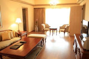 Suite de lujo, 1 cama King size, vista al océano (King Bed) | Vista a la playa o el mar