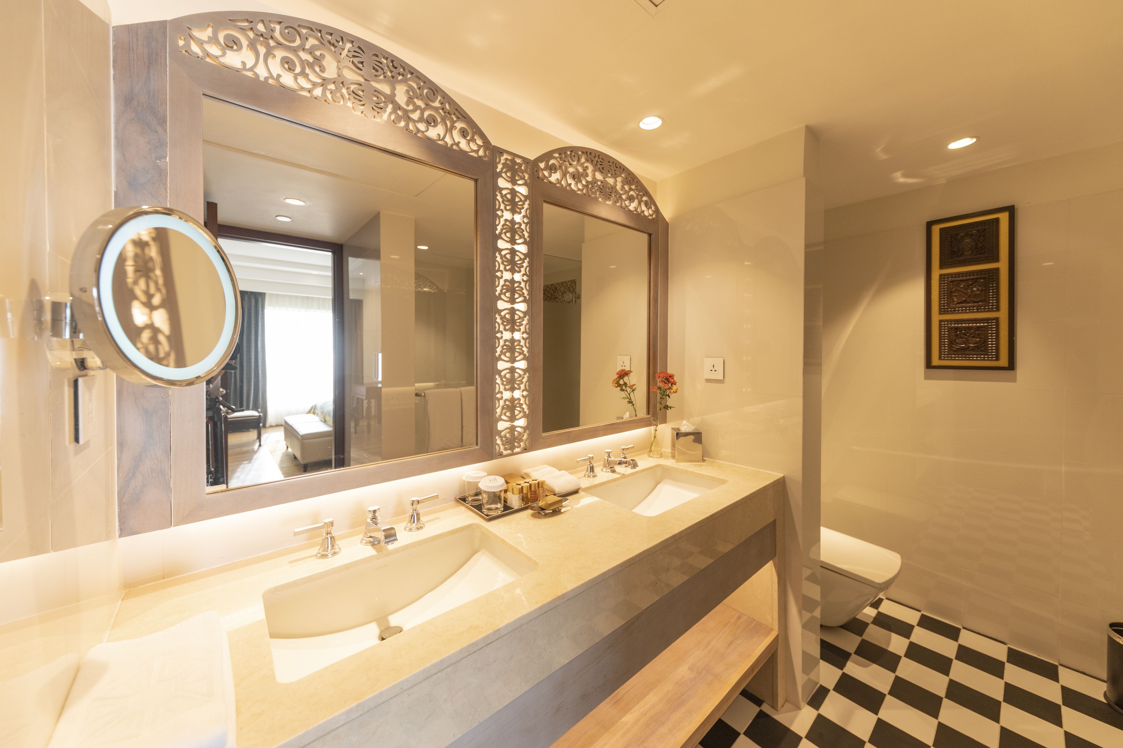 executive suite, 1 king bed, ocean view (king bed) | bathroom | eco-friendly toiletries, bathrobes, slippers, bidet