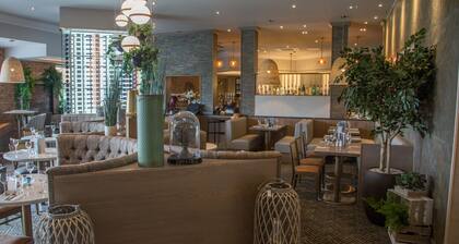 Riverside Lodge Hotel