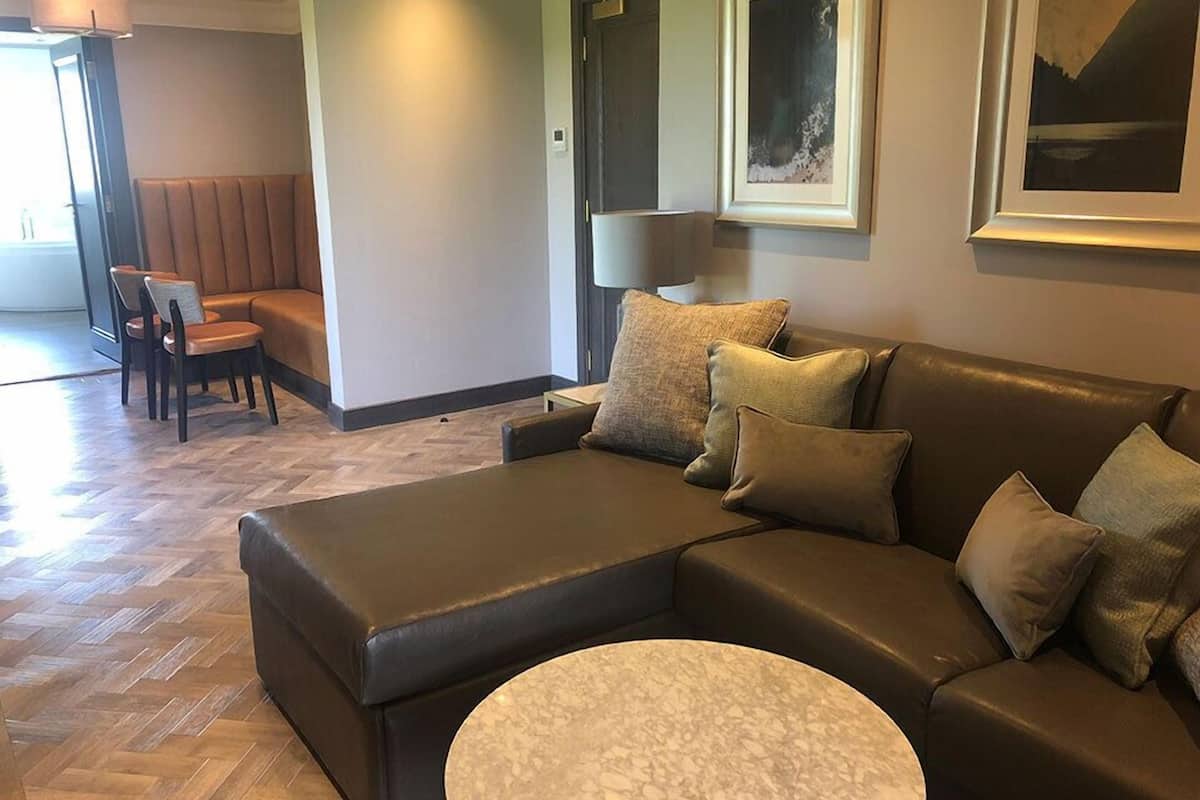 riverside lodge suite | desk, blackout curtains, iron/ironing board, free cots/infant beds