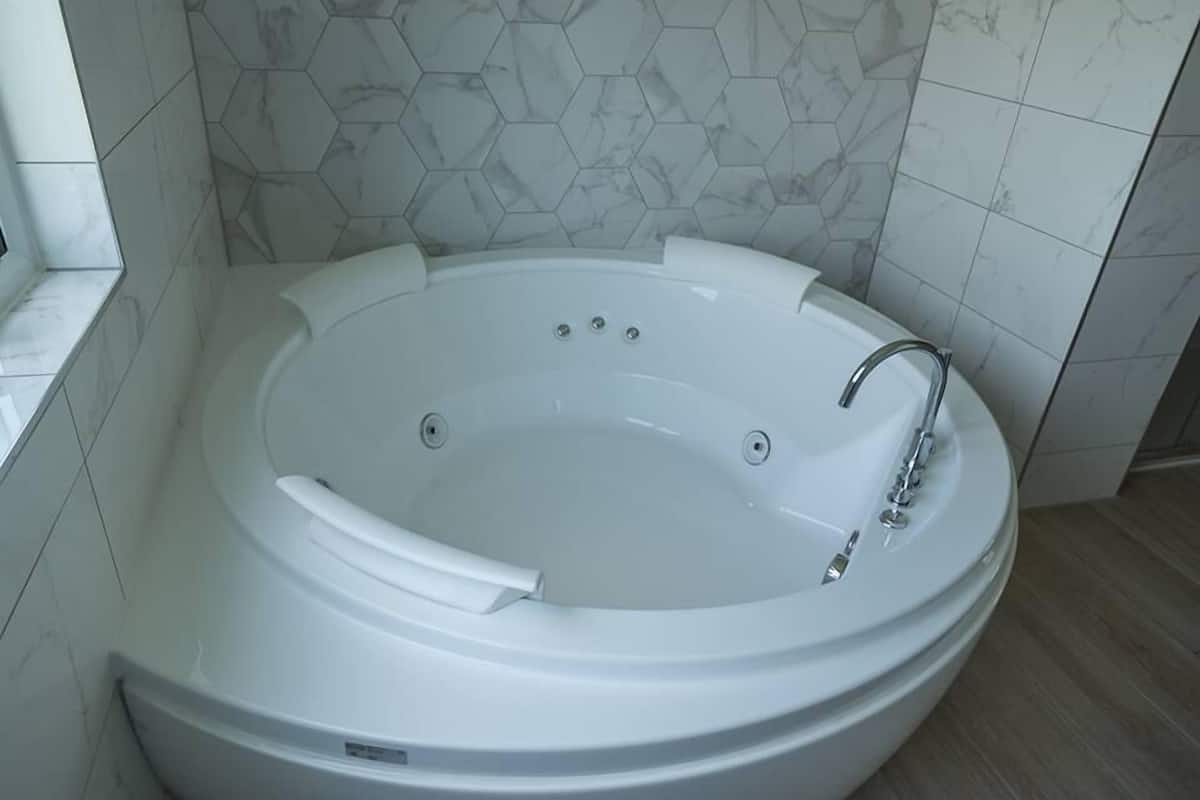 riverside lodge suite | desk, blackout curtains, iron/ironing board, free cots/infant beds