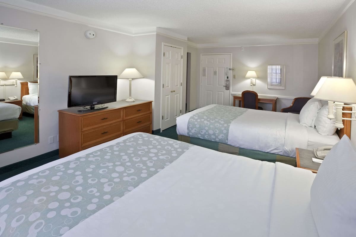 Chambre, 2 lits doubles, accessible aux personnes à mobilité réduite (Mobility Accessible)