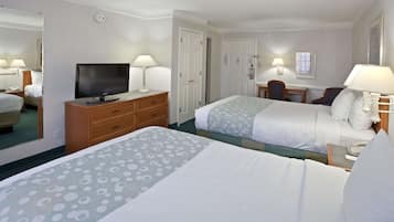 Ropa de cama de alta calidad, colchones con pillow-top y escritorio