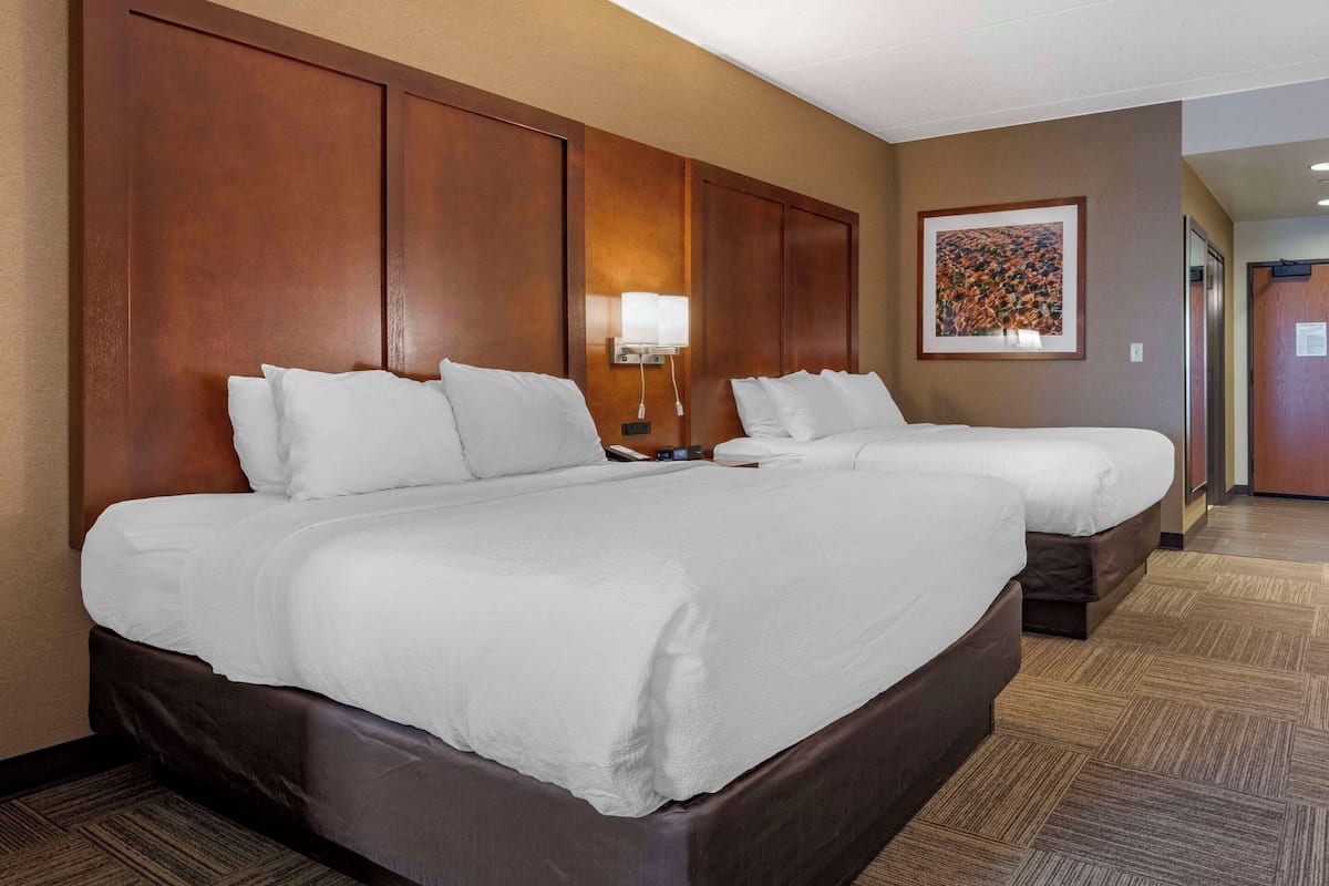 1 bedroom, premium bedding, pillowtop beds, in-room safe