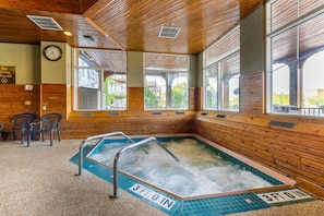 Una piscina cubierta