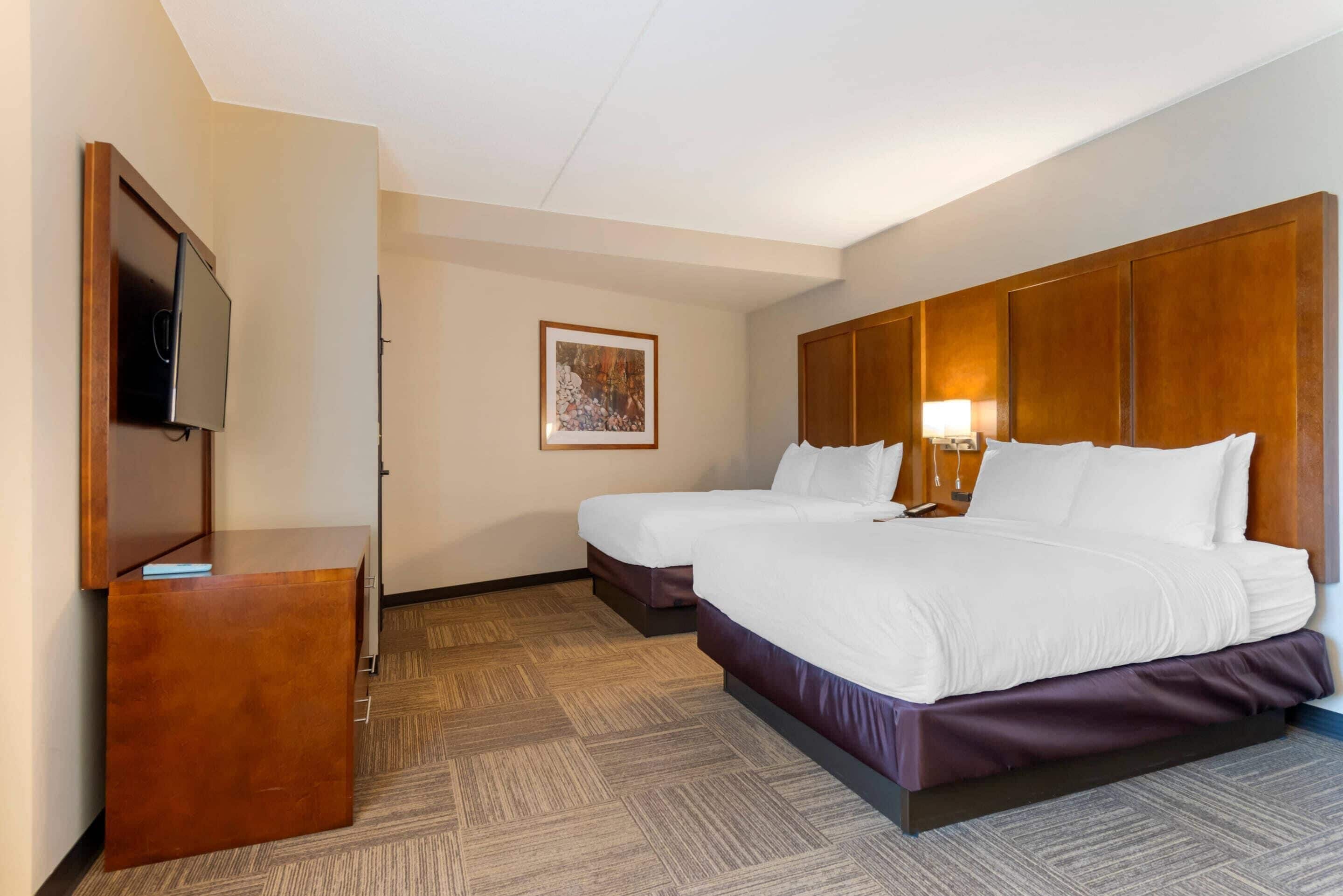 City View Deluxe Balcony Queen Suite | Premium bedding, pillowtop beds, in-room safe, desk