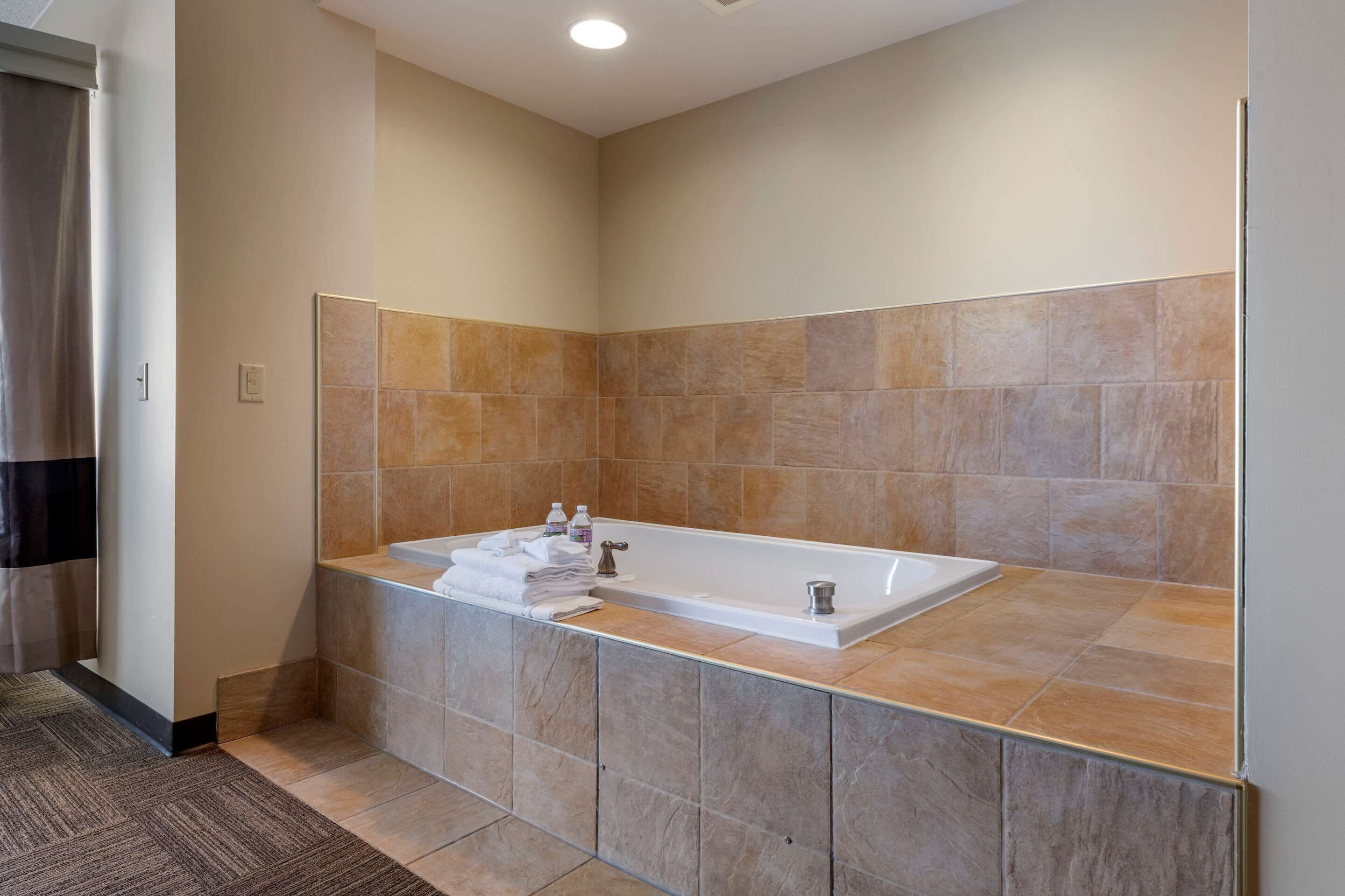 Suite Deluxe, hidromasaje (Fireplace, Lake View) | Tina de hidromasaje