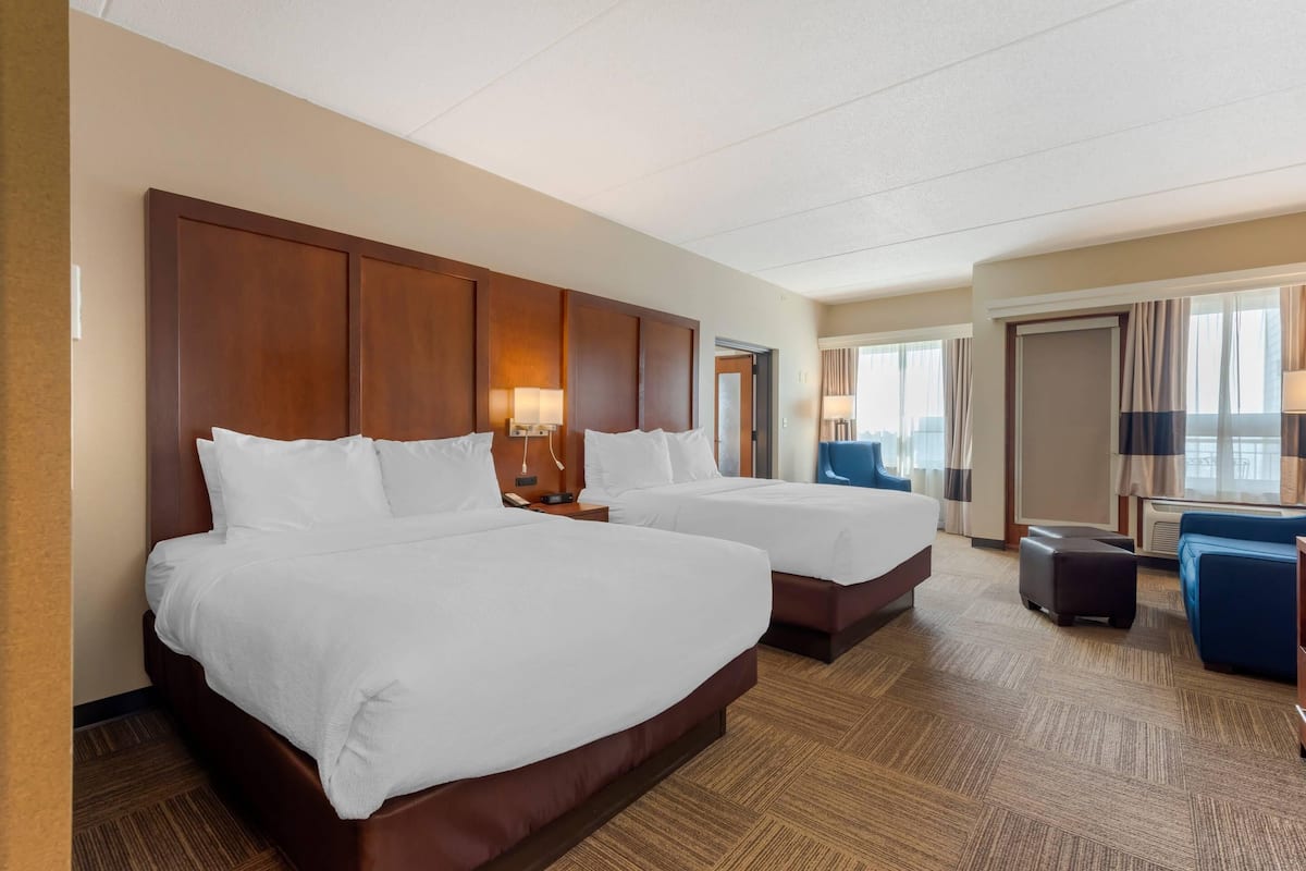 Deluxe Lake View Family Suite | Premium bedding, pillowtop beds, in-room safe, desk