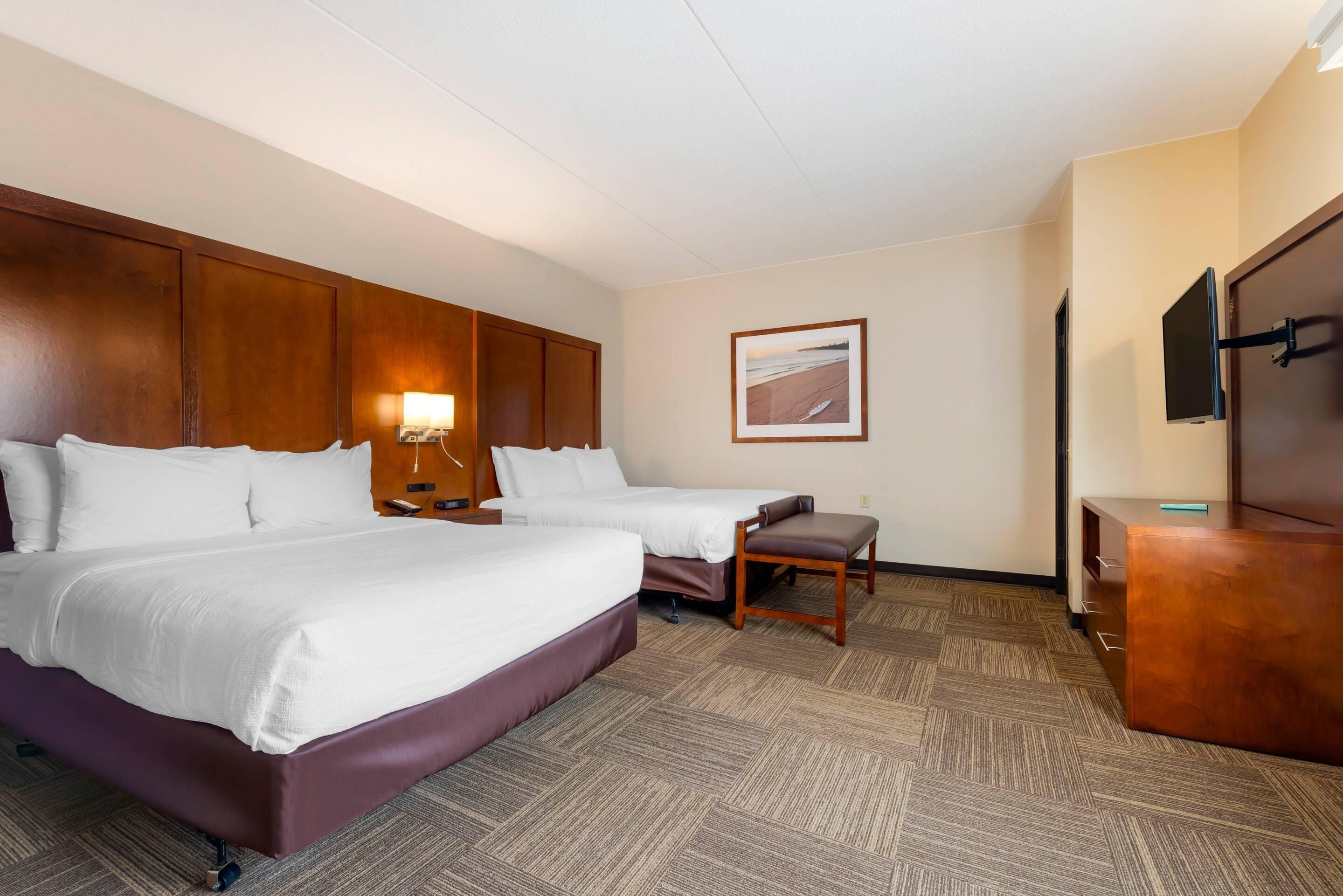 City View Deluxe Balcony Queen Suite (Accessible) | Premium bedding, pillowtop beds, in-room safe, desk