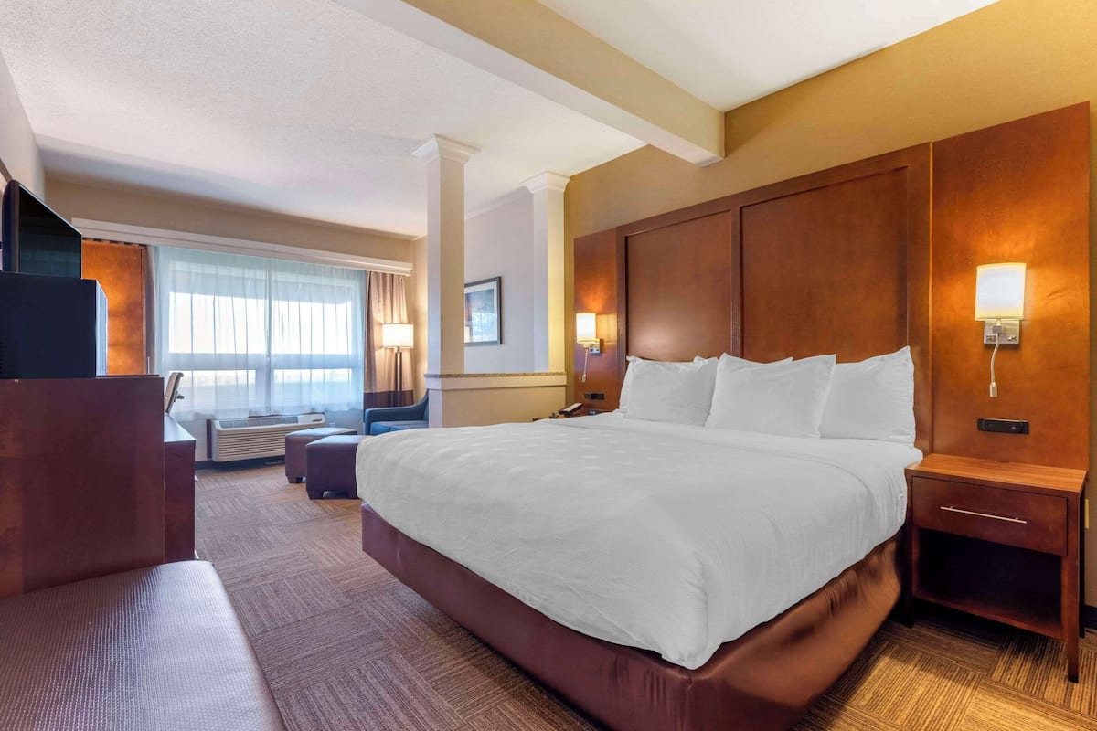 1 bedroom, premium bedding, pillowtop beds, in-room safe