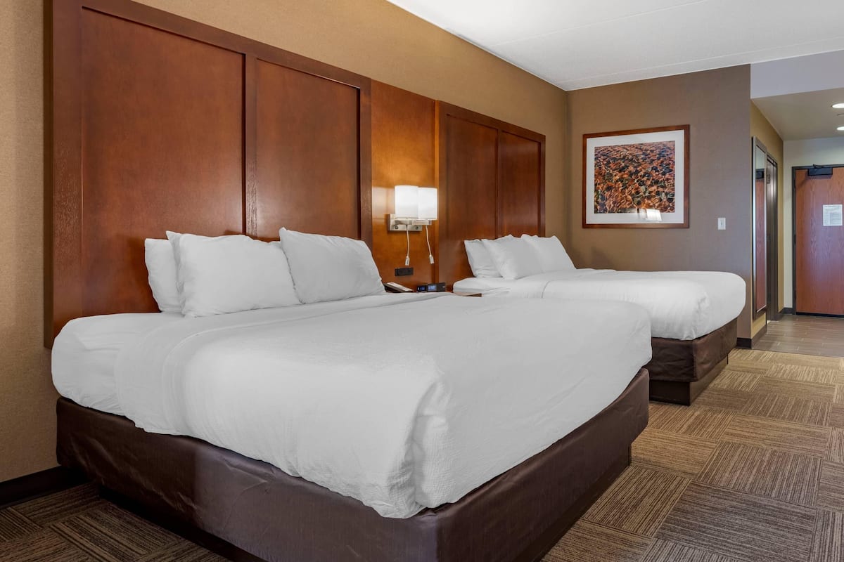 Premium bedding, pillowtop beds, in-room safe, desk