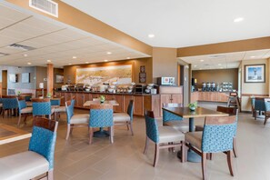 Free daily buffet breakfast - Lift Bridge Lodge, an Ascend Collection Hotel (Duluth)