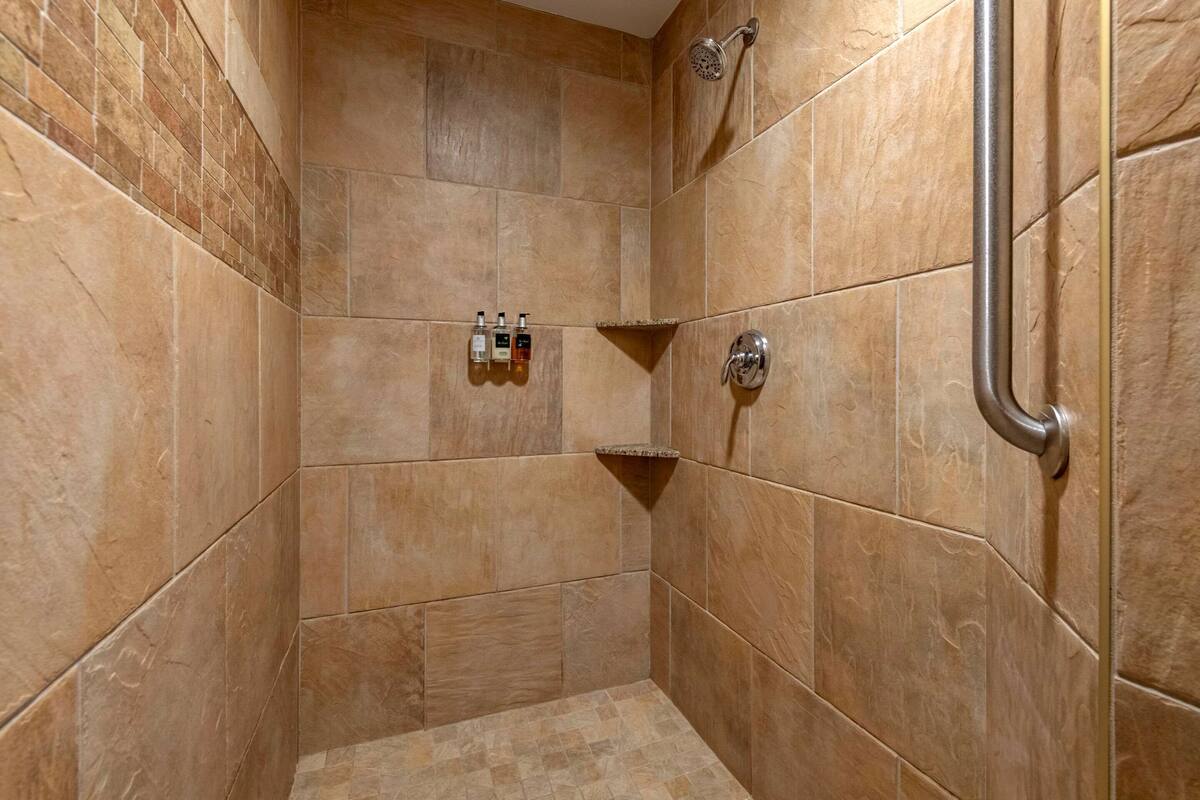 suite, 1 king bed, non smoking (upgrade, bridge view) | bathroom shower