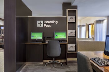 Business center at Courtyard by Marriott Dallas Arlington/Entertainment Dist