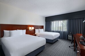 In-room safe, desk, laptop workspace, blackout curtains - Courtyard by Marriott Dallas Arlington/Entertainment Dist (Arlington)