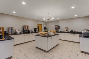 Petit déjeuner complet compris tous les jours