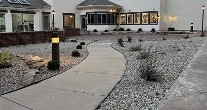 Orangewood Inn & Suites Kansas City Airport