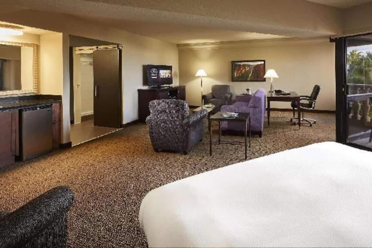 Premium bedding, pillowtop beds, in-room safe, desk