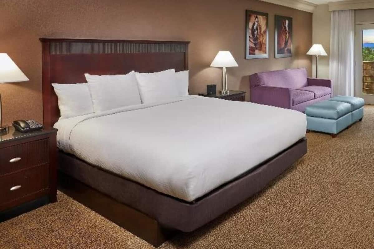 Premium bedding, pillowtop beds, in-room safe, desk