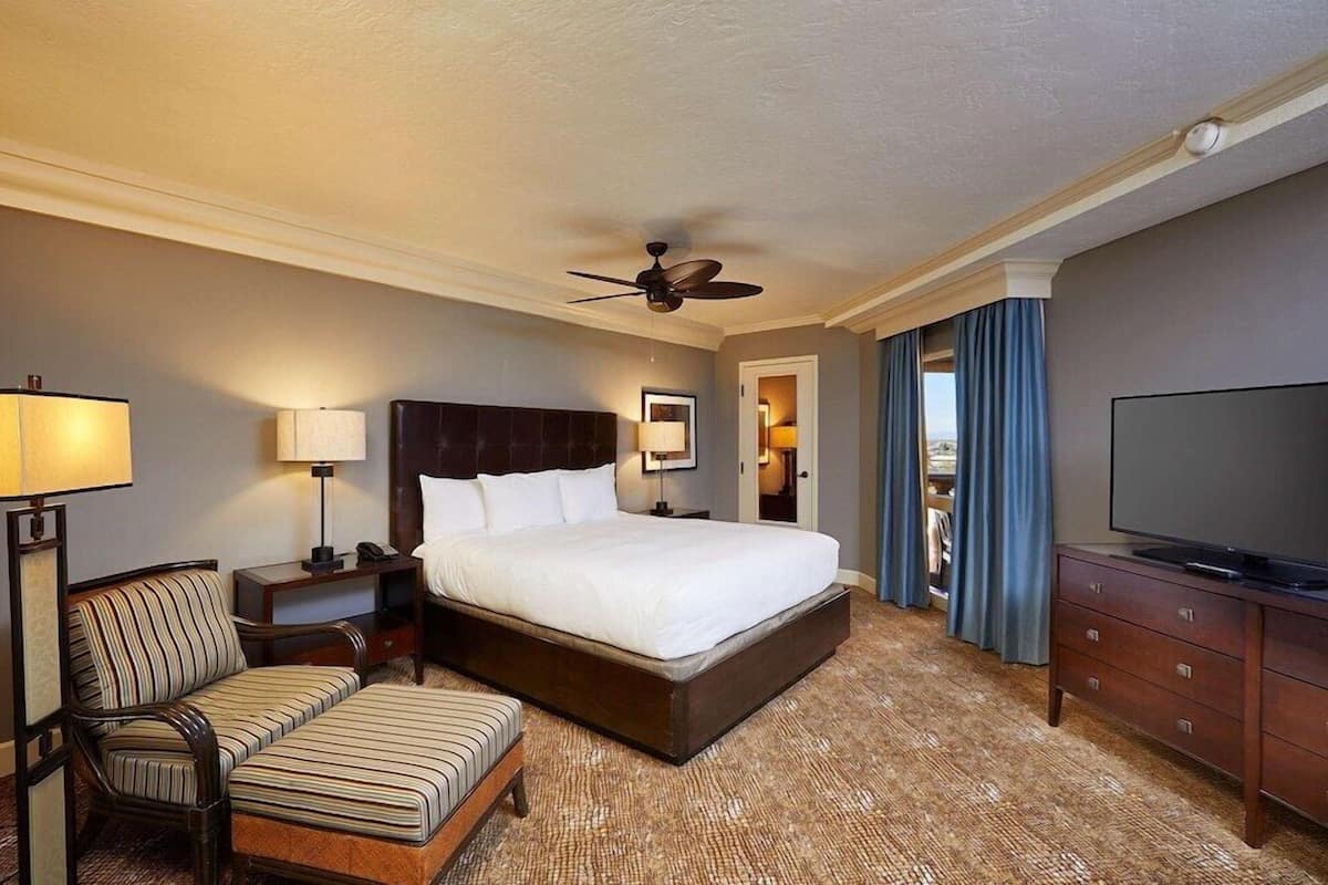 Premium bedding, pillowtop beds, in-room safe, desk