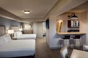 Suite, Mehrere Betten | Hochwertige Bettwaren, Pillowtop-Betten, Zimmersafe, Schreibtisch