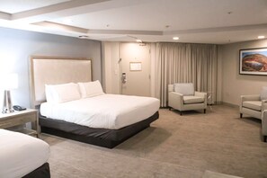 Room, Multiple Beds | Premium bedding, pillowtop beds, in-room safe, desk - DoubleTree by Hilton Phoenix Mesa (Mesa)