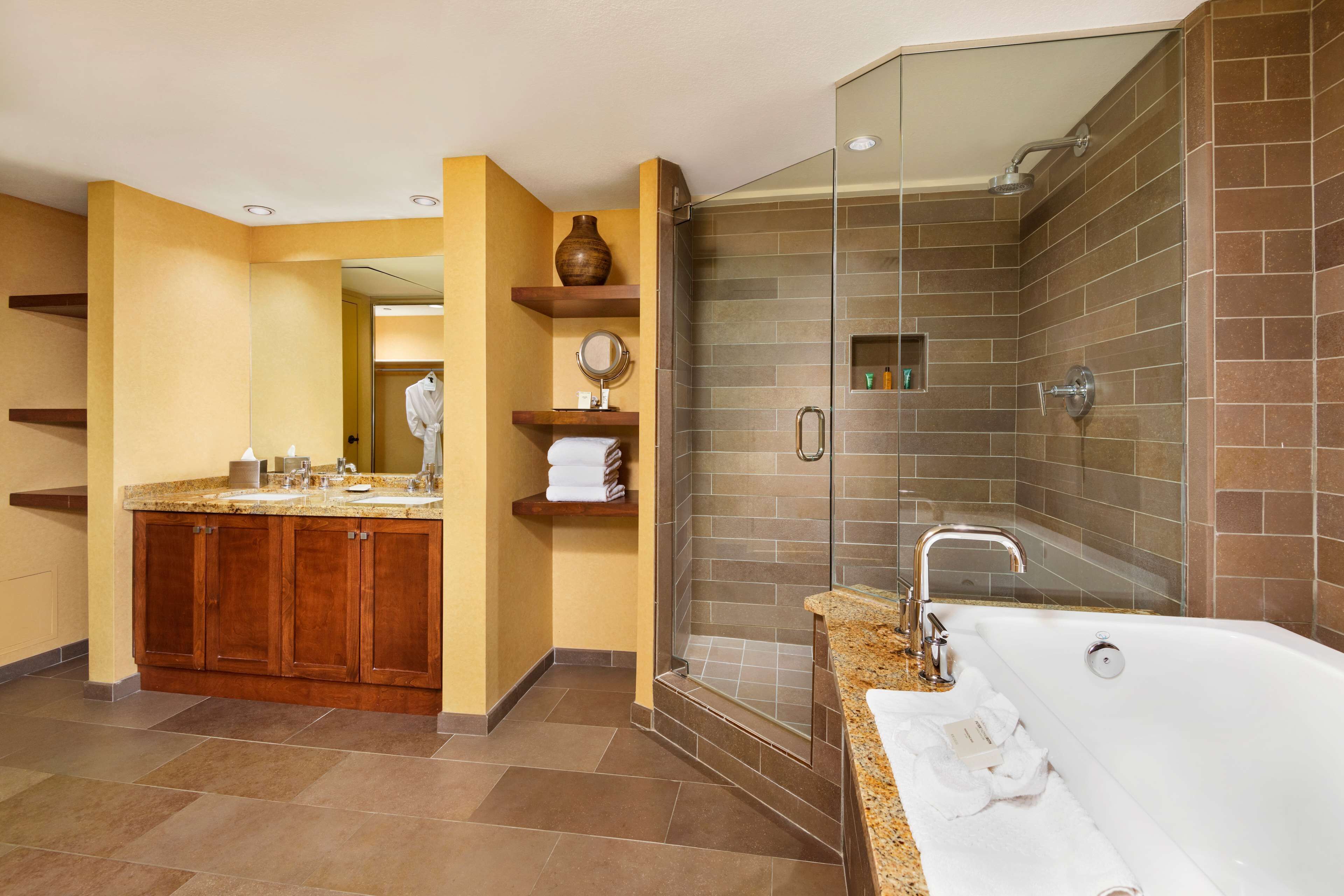 suite, 1 bedroom (sedona) | premium bedding, pillow-top beds, in-room safe, desk