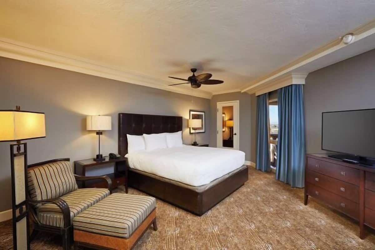 Premium bedding, pillow-top beds, in-room safe, desk