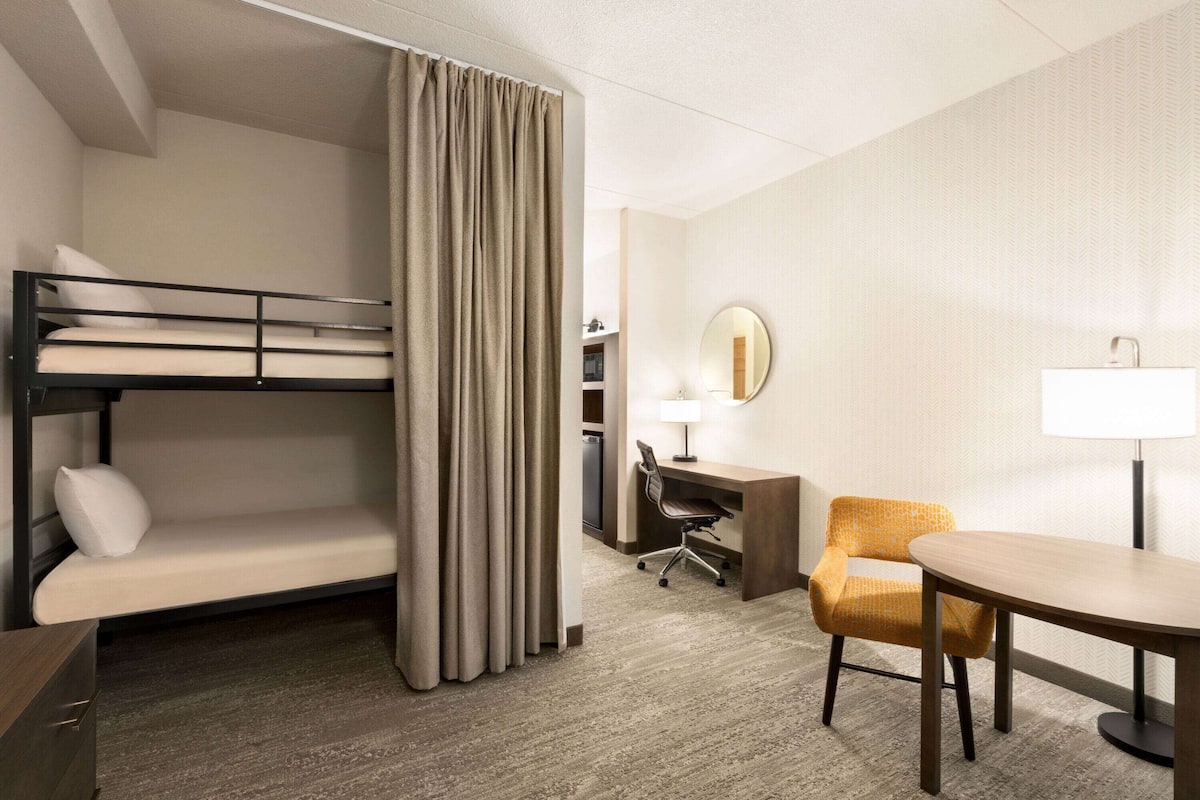 Suite, Multiple Beds, Non Smoking