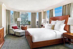 高档床上用品、加厚床垫、迷你吧、客房内保险箱