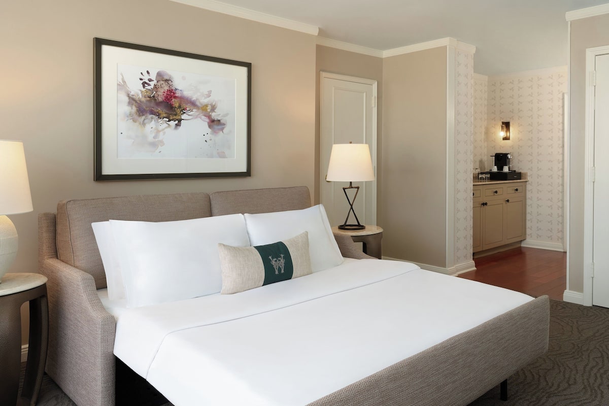 1 bedroom, premium bedding, pillowtop beds, minibar