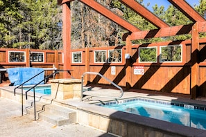 Piscine extérieure (ouverte en saison)
