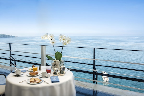 Colazione a buffet inclusa, servita tutte le mattine