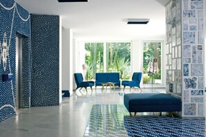 Lobby lounge
