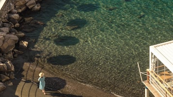 Private beach, sun-loungers, beach umbrellas, beach towels