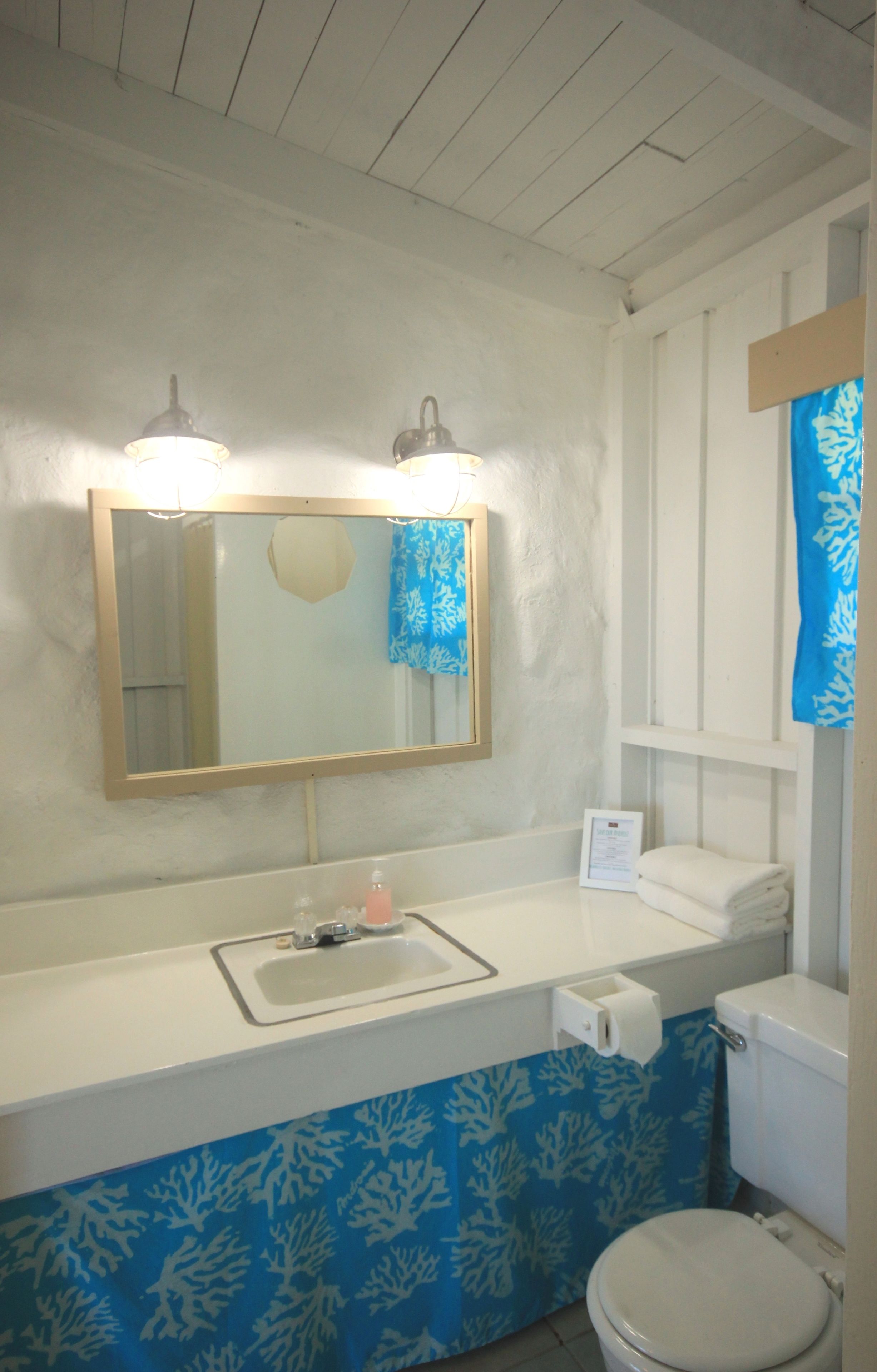 eco-friendly toiletries, towels