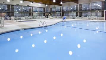 Indoor pool, sun loungers