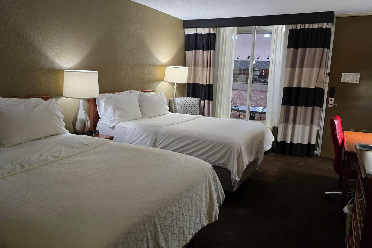 Room, 2 Queen Beds, Non Smoking (Court View)