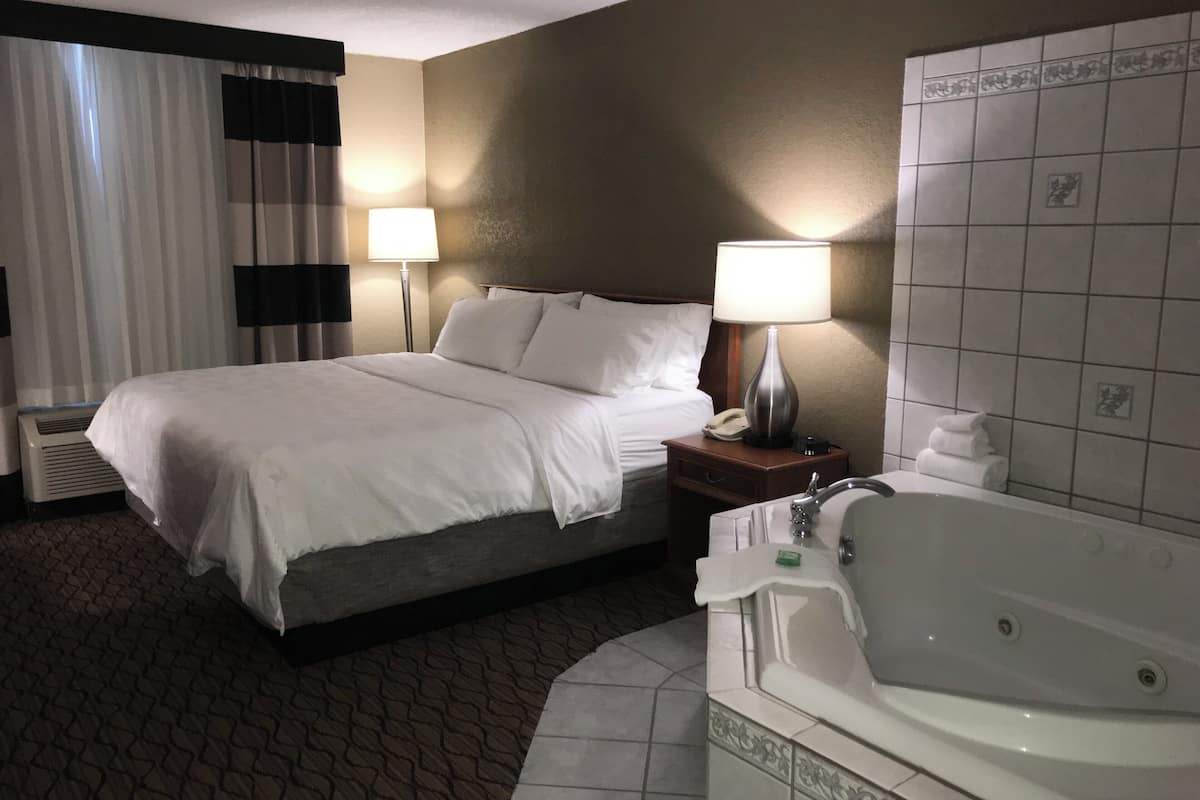 Standard Room, 1 King Bed, Jetted Tub | Premium bedding, desk, blackout drapes, iron/ironing board