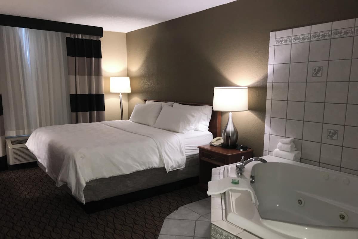 Standard Room, 1 King Bed, Jetted Tub | Premium bedding, desk, blackout drapes, iron/ironing board