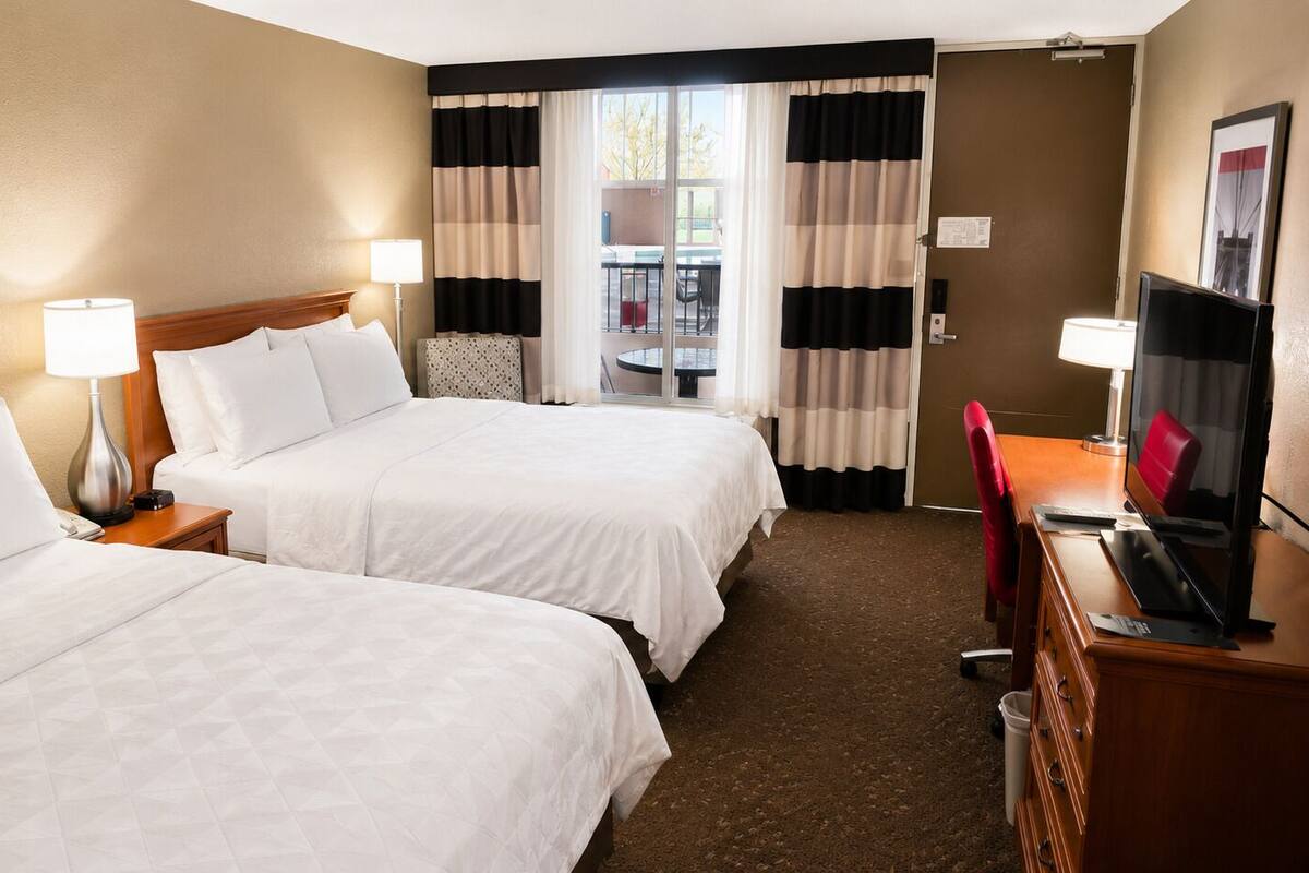 Room, 2 Queen Beds, Non Smoking, Poolside